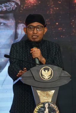 Menumbuhkan Cinta pada Budaya Lokal, Pemkab Sumenep Mewajibkan ASN dan Non Mengenakan Baju Adat Keraton Lengkap 